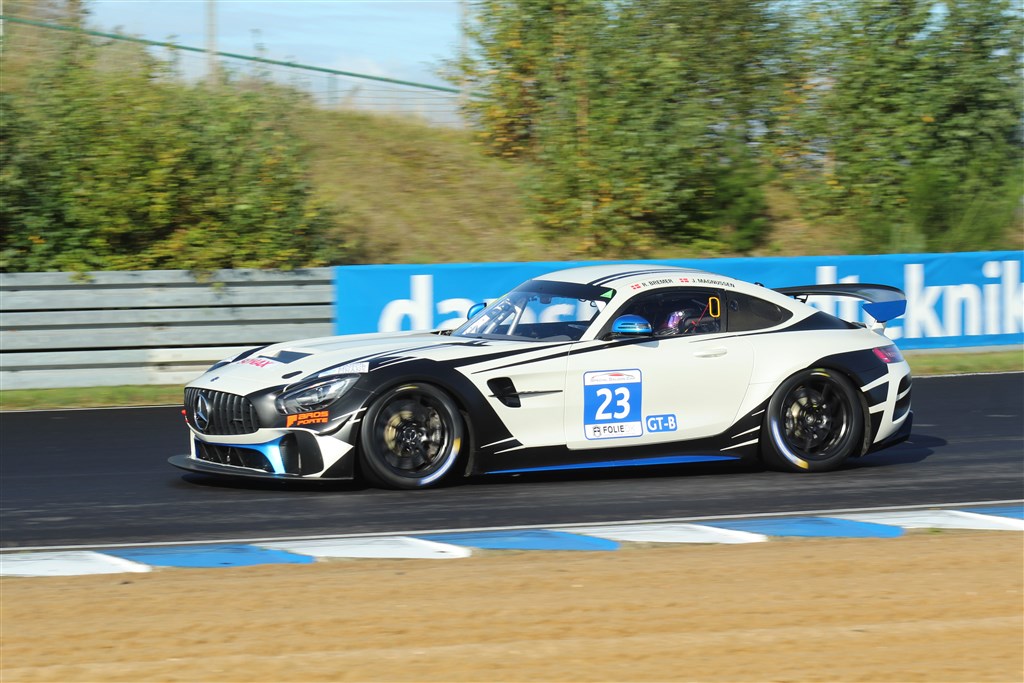 Ronnie Bremer var på gæstevisit med en Mercedes GT4, udover hans primære DTC opgaver og fik rusket lidt op i de andre GT-B kørere, og til tider også nogle Extreme kørere.
(Foto: JJ Media)